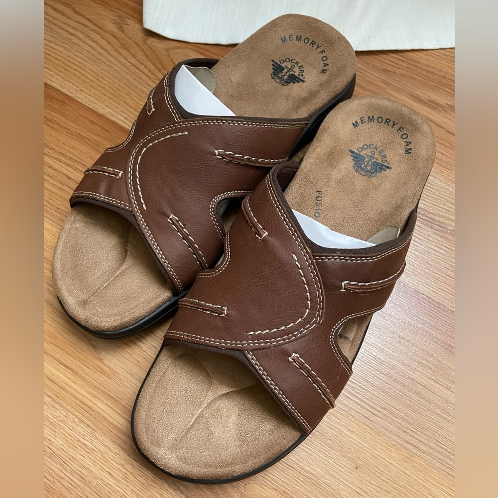 Dockers man sandals. 9M